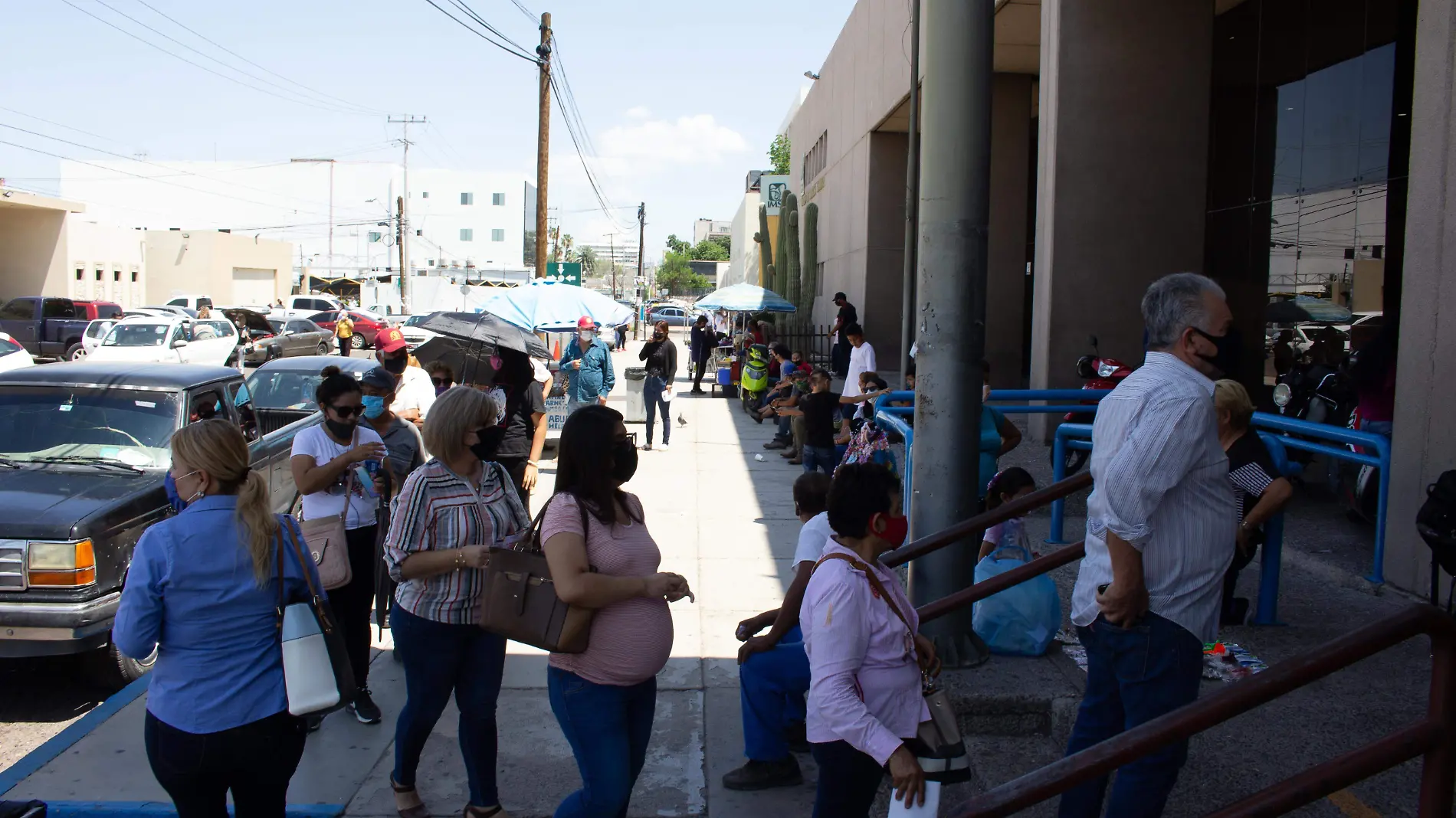 Fila consulta Hospital IMSS 37